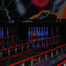 Bowlingbana med käglor och bowlingklot på Bellevue. Foto: Pressbild