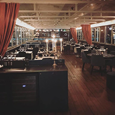 Restaurangen på båten Pråmen. Foto: Pressbild