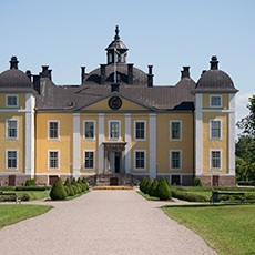 Utifrån på Strömsholms Slott . Foto: Mostphotos