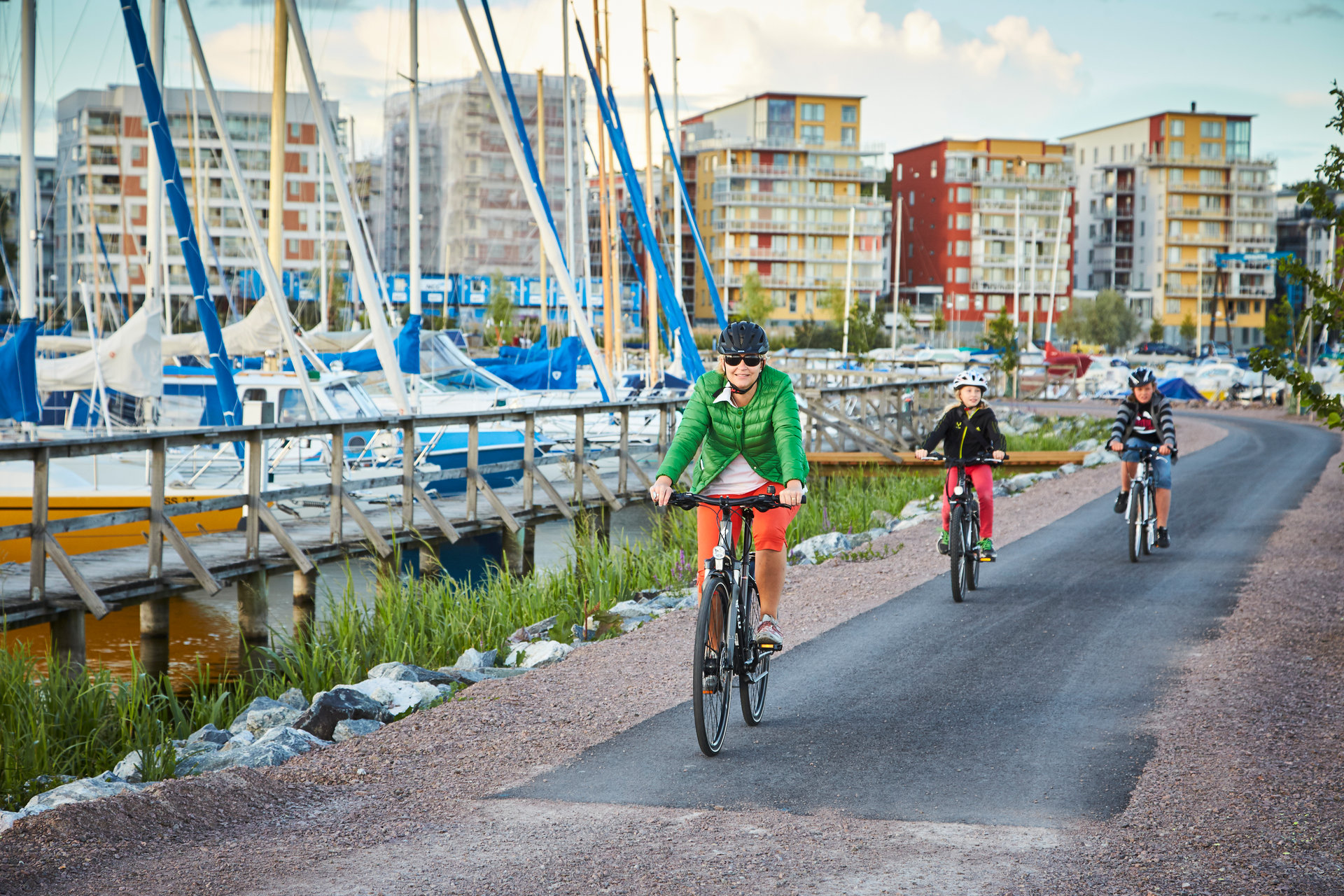 Människor som cyklar vis Öster Mälarstrand. Fotograf: Pia Nordlander