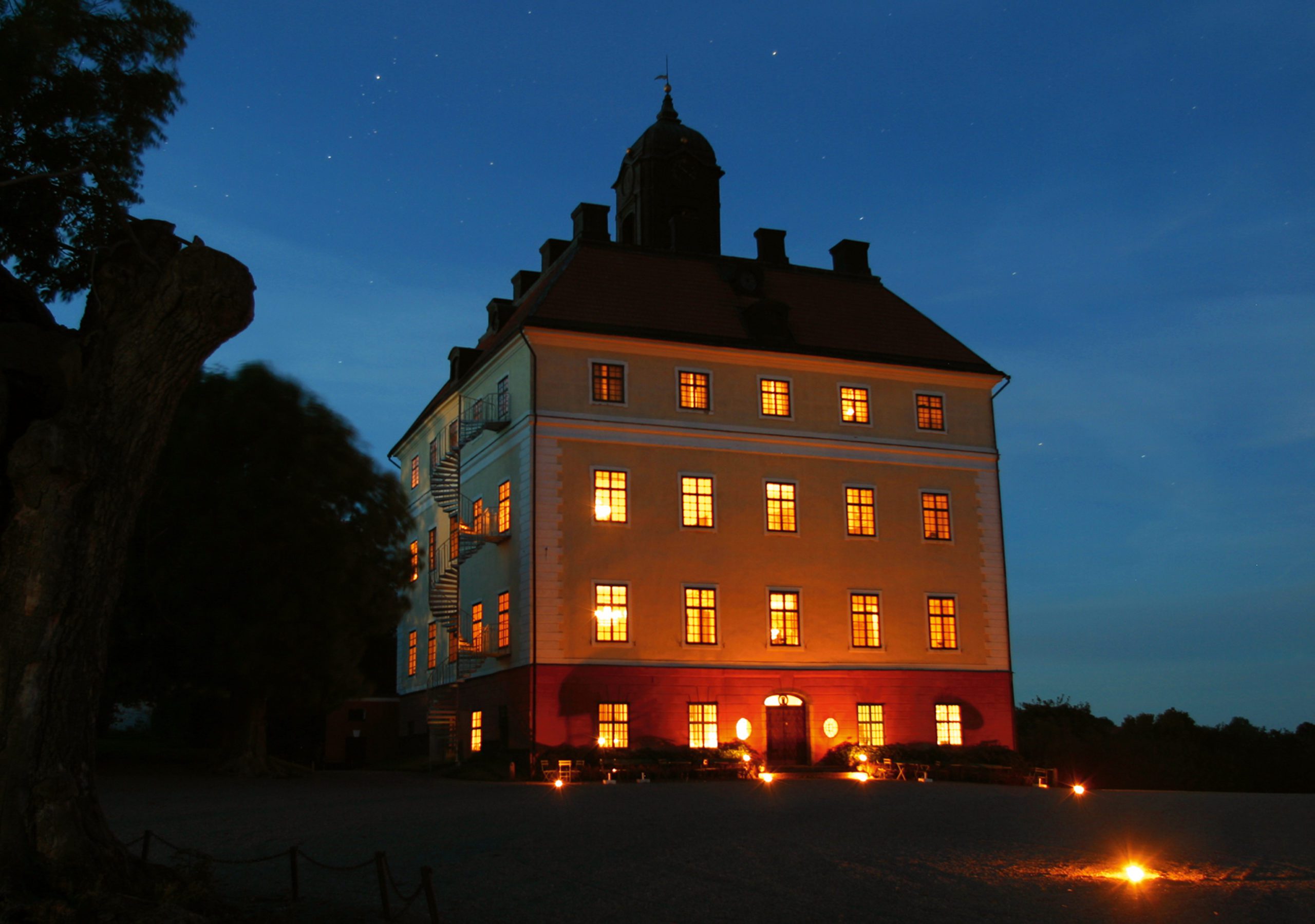 Engsö slott upplyst. Foto: Jan Gustafsson
